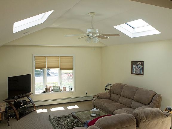 4th image of 266 1st Ave