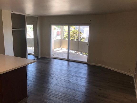 4th image of 456 Wayne Ave #39