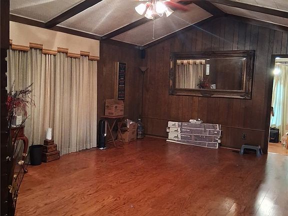 3rd image of 712 Homewood Cir
