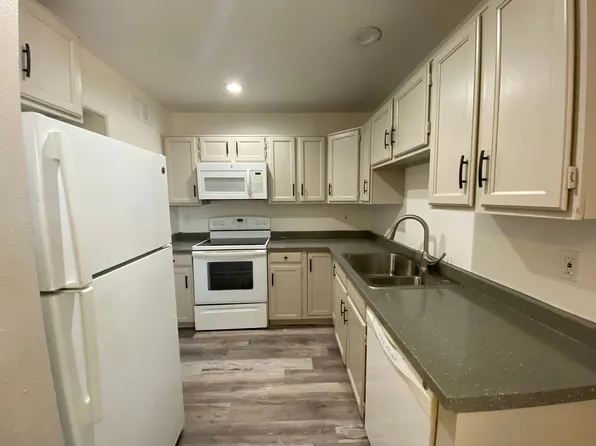 Gorgeous Townhouse with Private Yard and Washer and Dryer Available!, 6243-6249 E Greenway Cir #6243-03, Mesa, AZ 85205