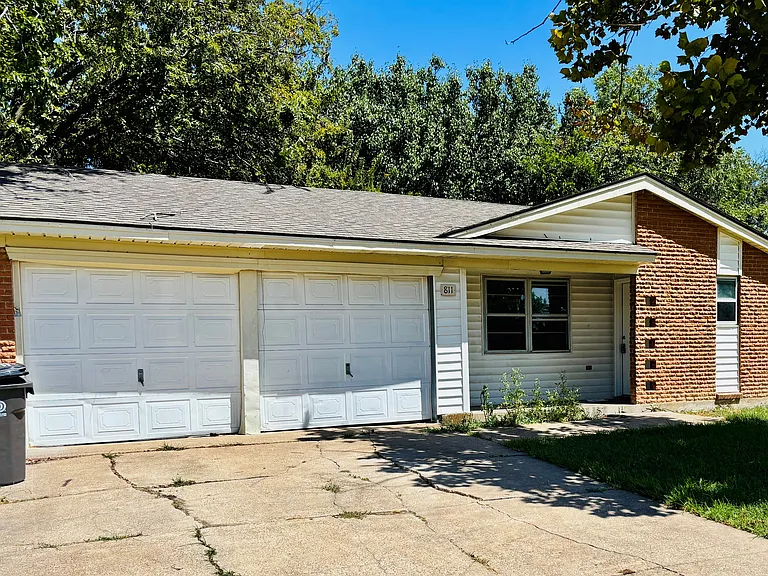 811 Memorial Dr — Photo 6
