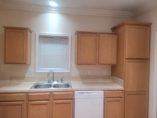 5th image of 15350 6th St