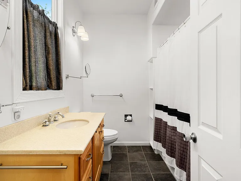 1144 NE Morton St — Photo 15