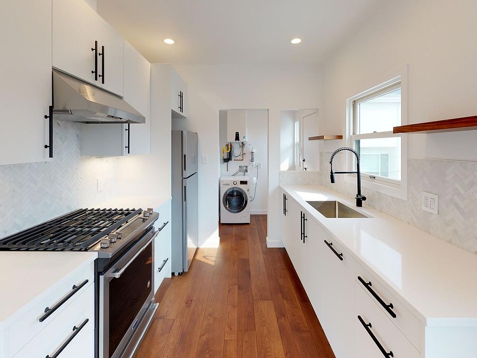 1st image of 220 Ashland Ave