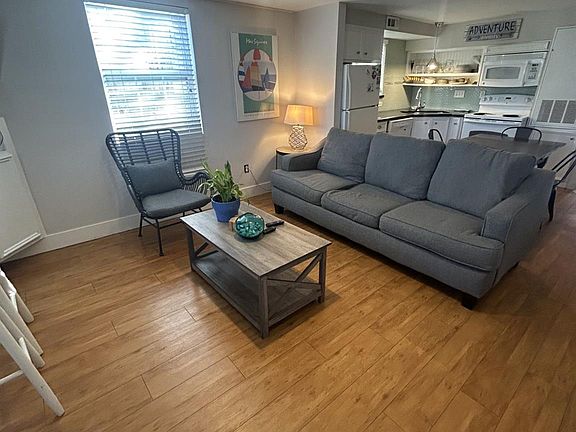 5th image of 1611 Avenue N 1/2