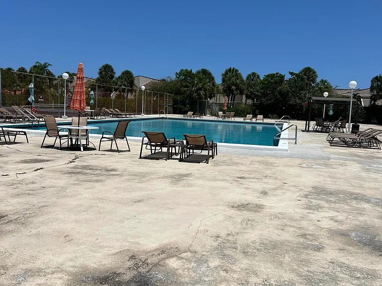 480 Executive Center Dr #2D — Photo 6