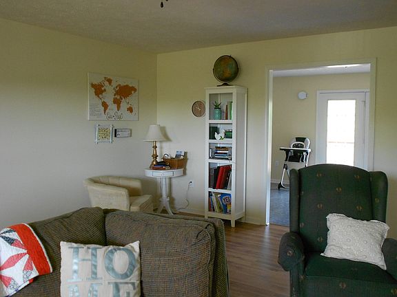 5th image of 57 Eden Dr