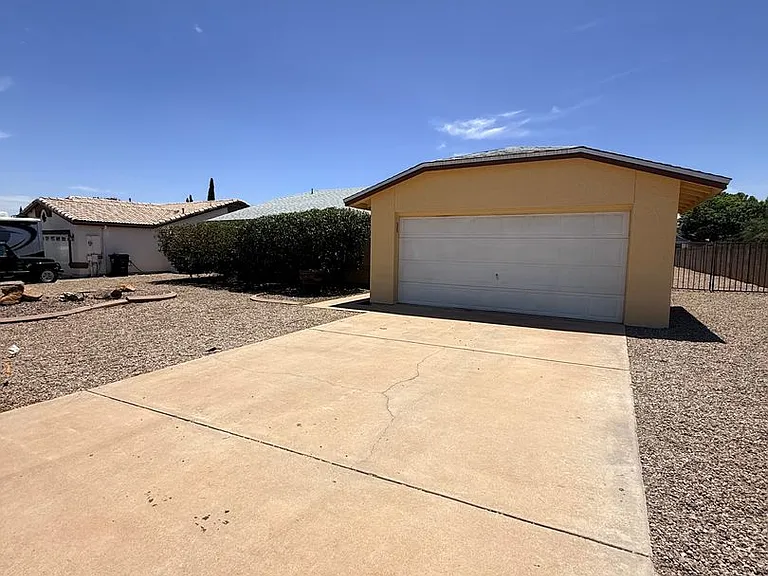 3700 Casper Dr — Photo 2
