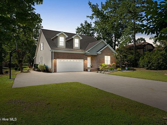 4th image of 27 Country Club Drive