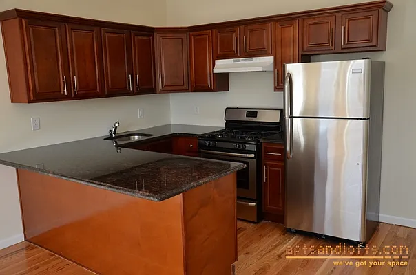 Rented by aptsandlofts.com | media 2