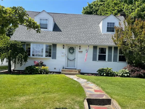 3 Hawthorne Road, East Norwich, NY 11732