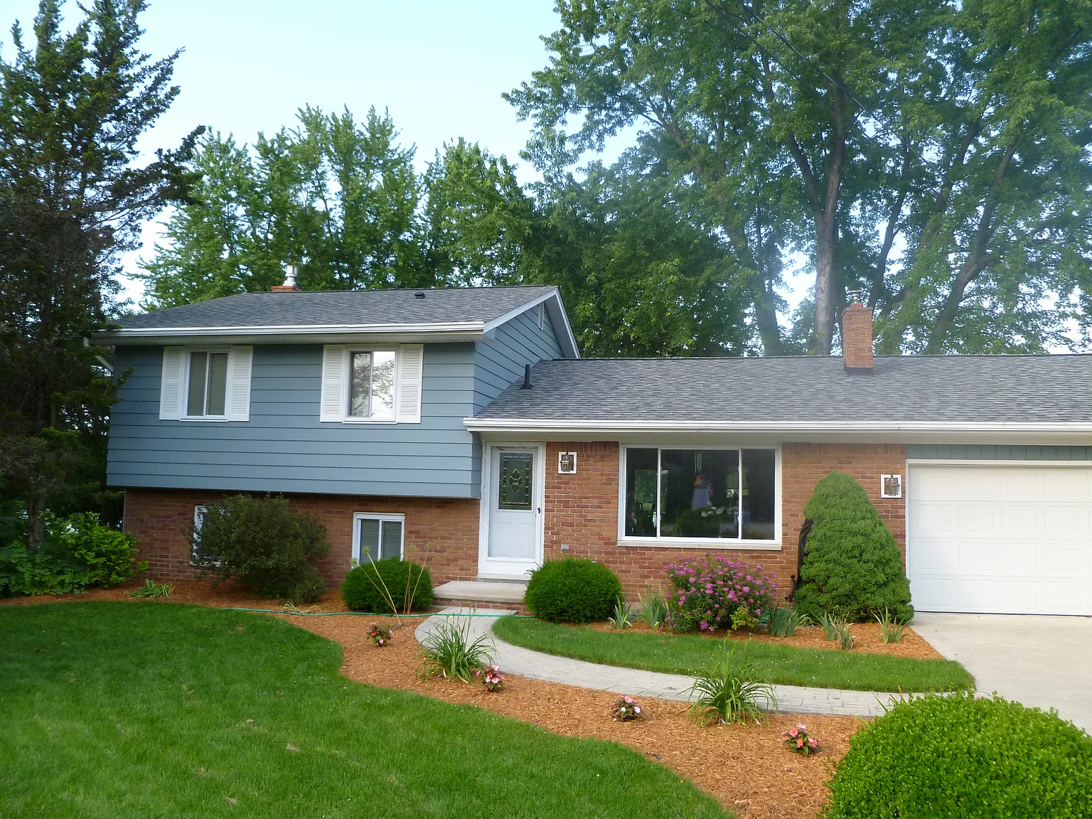 205 Chateau Ln photo 1
