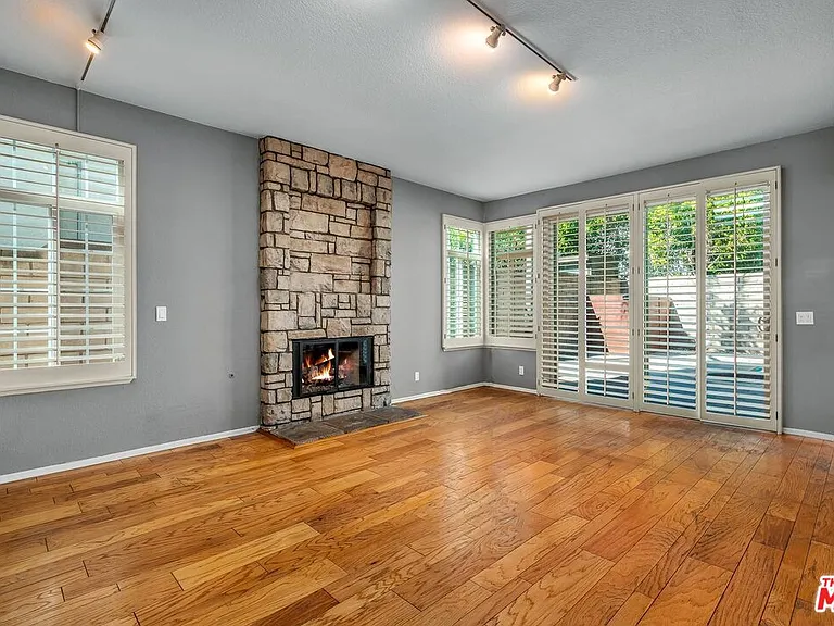 7513 W 83rd St — Photo 17
