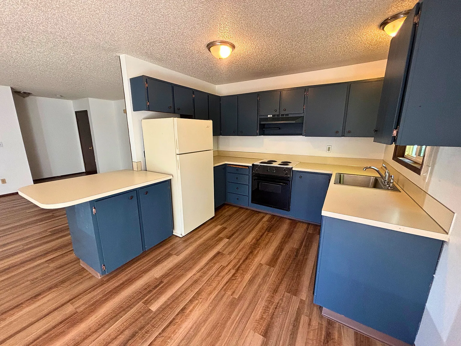 2 bed, 1000 sqft, $1,875 — Photo 3
