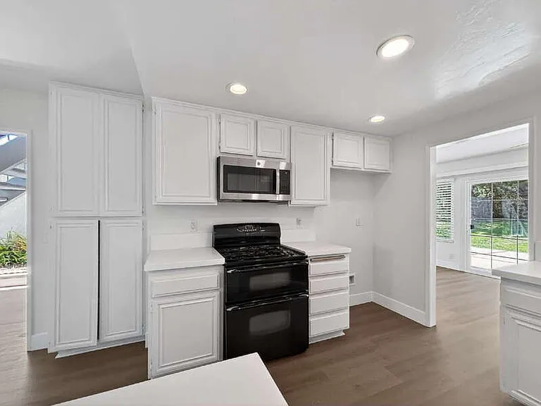 21909 Huron Ln — Photo 5