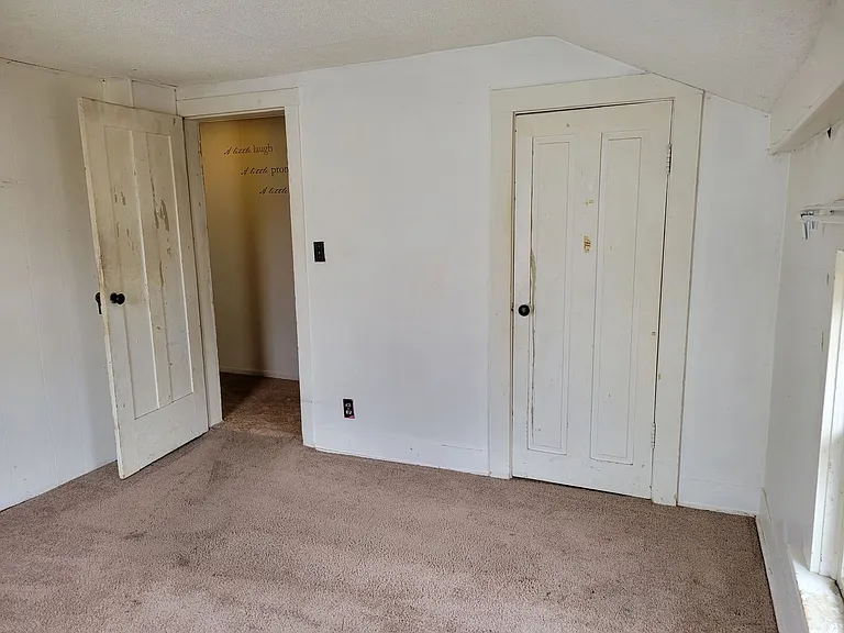 533 W Kinne St — Photo 16