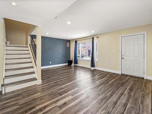 3rd image of 4214 Weymouth Ln