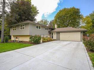 1912 Glencoe St, Wheaton, IL 60187