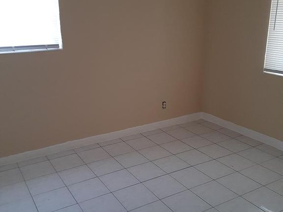 4th image of 1318 NW 11th Ct