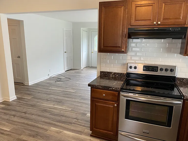570 W Clarkston Rd — Photo 11