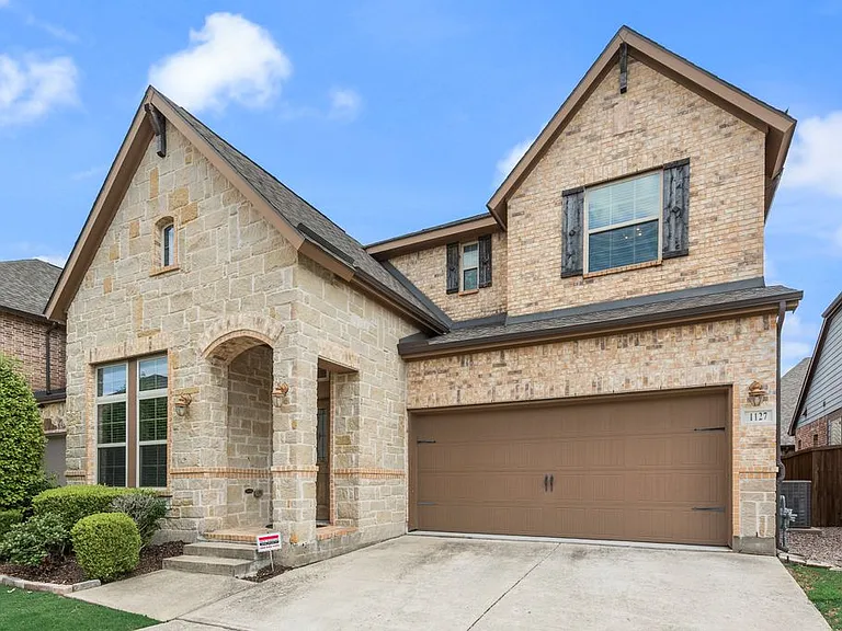 1127 Piedmont Ln — Photo 2