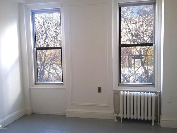 3rd image of 325 W 45th St #812