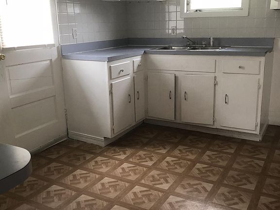 3rd image of 6412 Savannah Ave