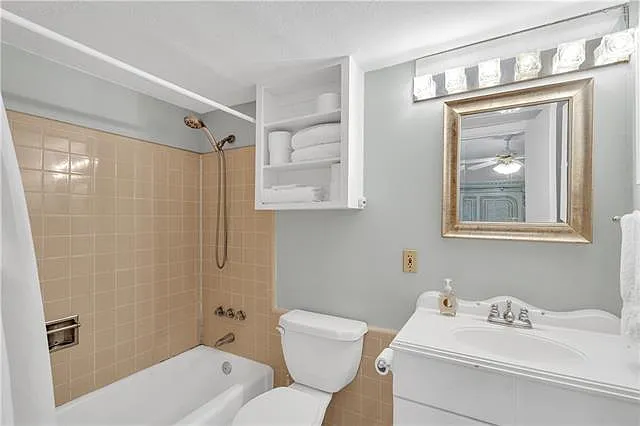 3201 Saint Charles Ave #220 — Photo 21