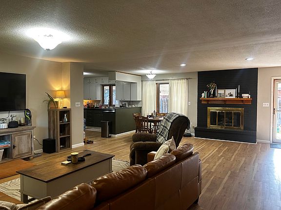 5th image of 901 SPRUCE