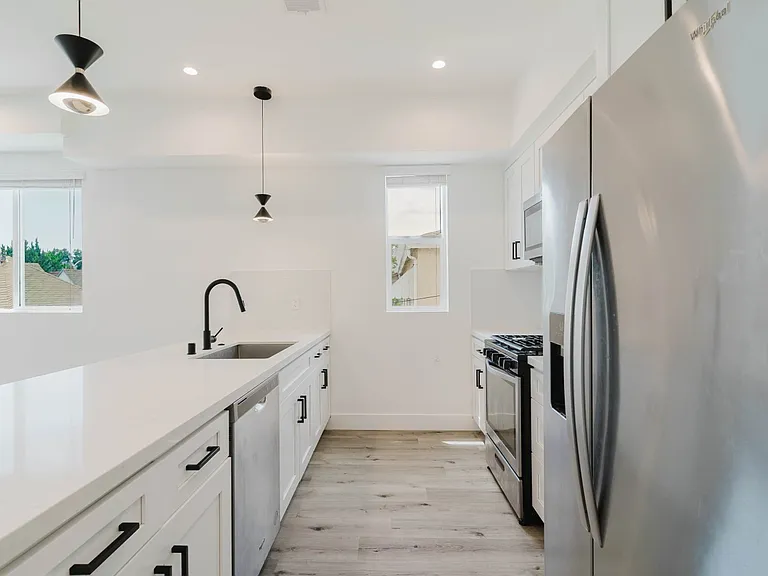 10853 Otsego St — Photo 10