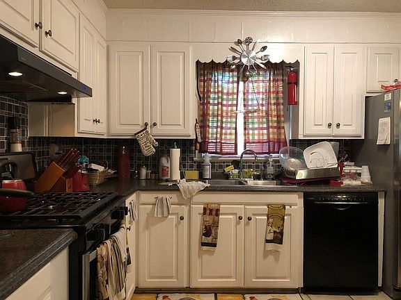 3rd image of 1441 Fairview Ave