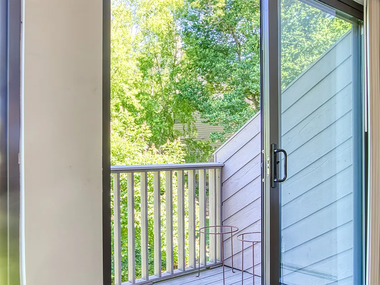 1465 E Putnam Ave #327 — Photo 13