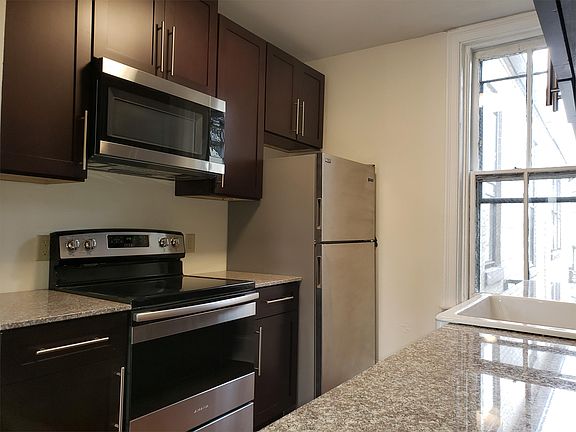 2nd image of 923 N 2nd St #2F