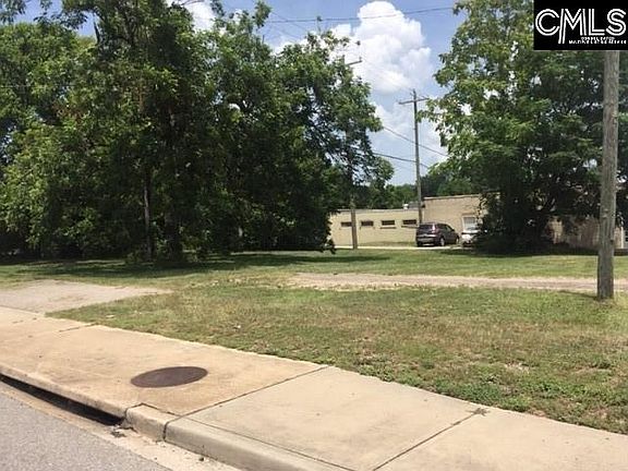 3rd image of 840 Meeting St