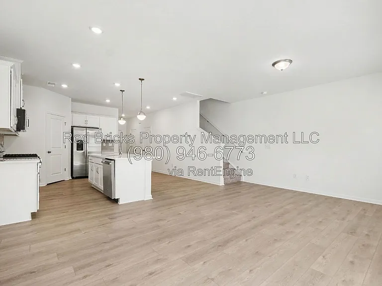 826 Earhart St NW — Photo 13