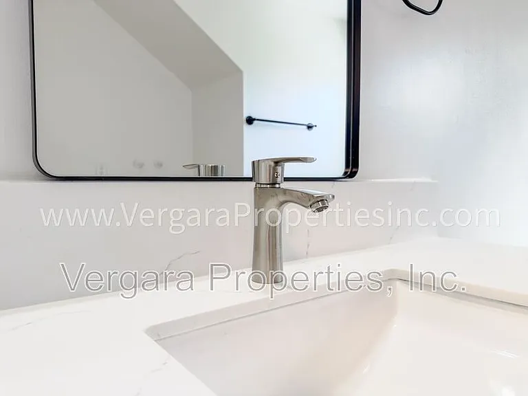 18012 Manhattan Pl — Photo 15