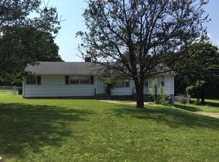 311 School Rd, Hurt, VA 24563