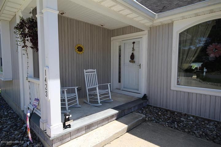 2nd image of 1423 Pershing Ave