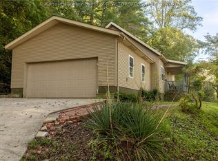 44 Elwood Dr, Chapmanville, WV 25508