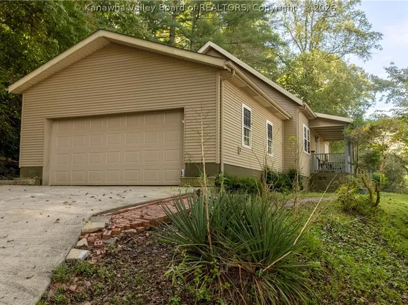44 Elwood Dr, Chapmanville, WV 25508