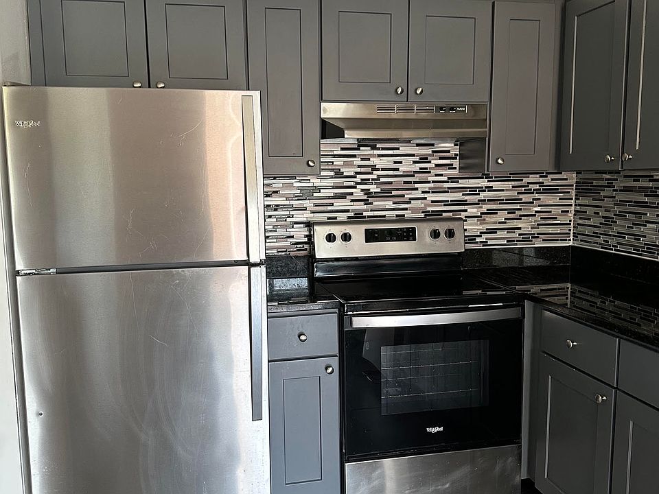 1st image of 1653 Oakwood Ave