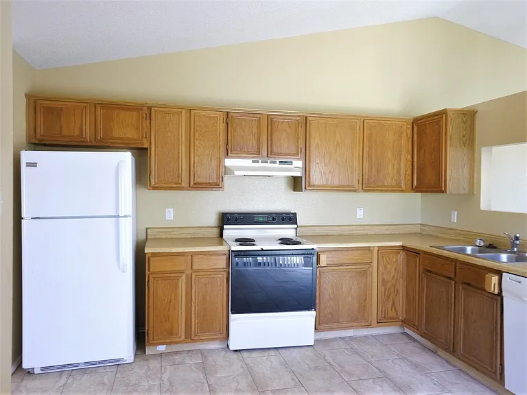 1510 Westway Dr — Photo 6