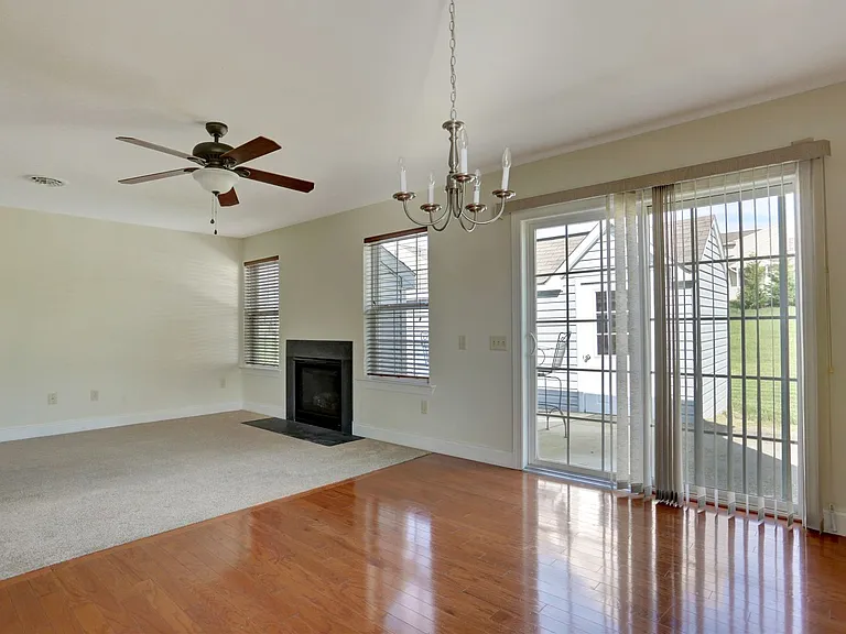 312 Sleepy Hollow Dr — Photo 17
