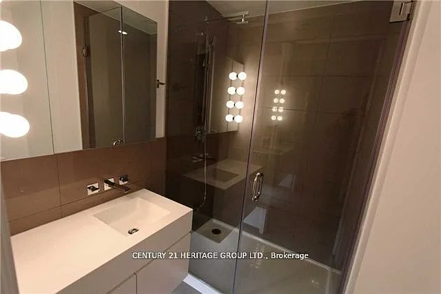 45 Charles St E #3912 — Photo 10