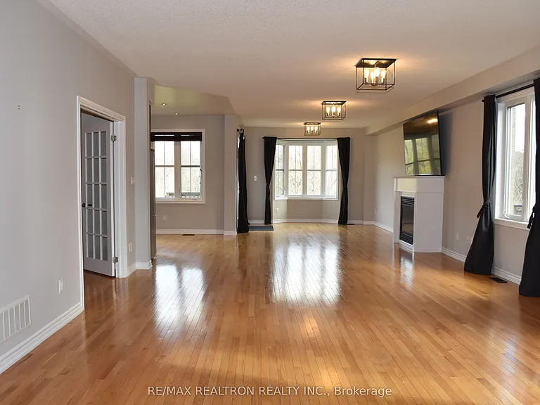 15 Burning Springs Pl — Photo 9