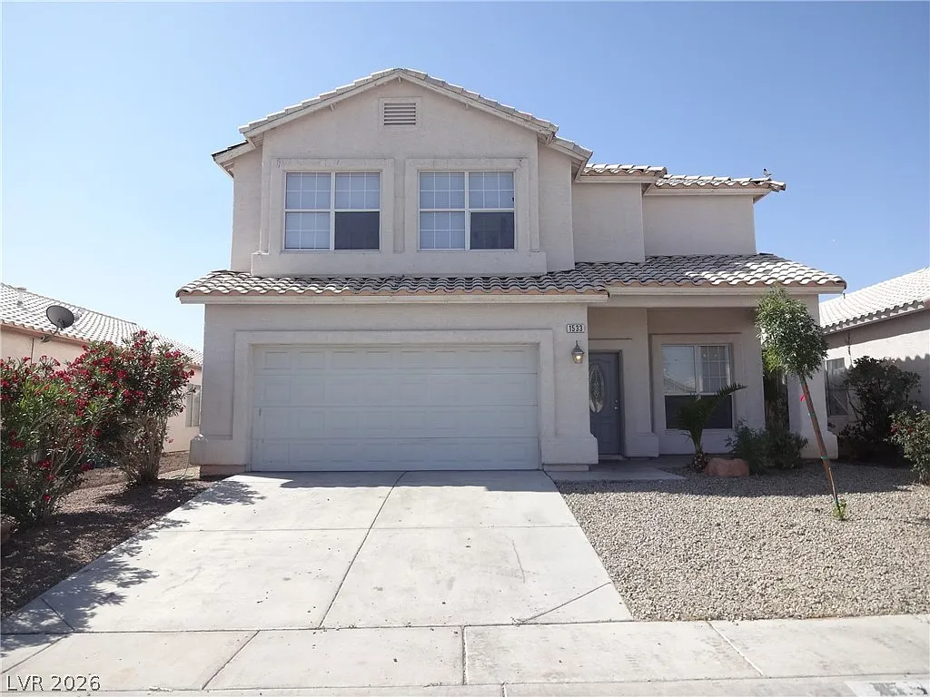4 bed, 2.5 bath, 2321 sqft, $2,200 — Photo 2