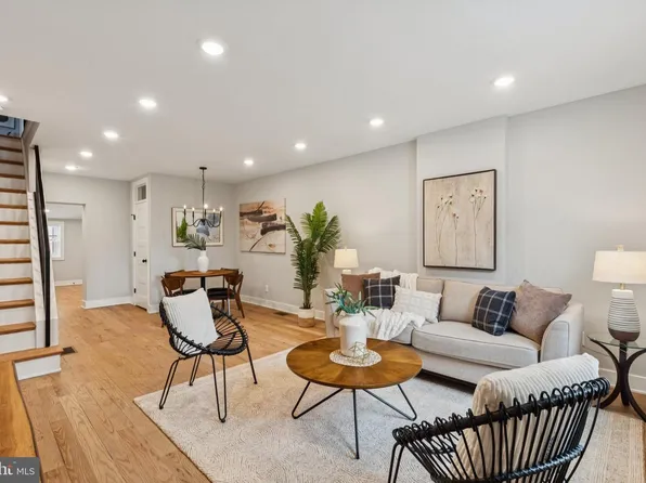 3867 Manor St, Philadelphia, PA 19128