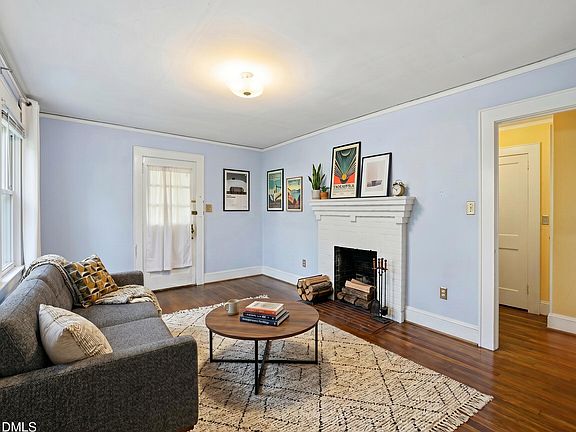 3rd image of 107 Carr St