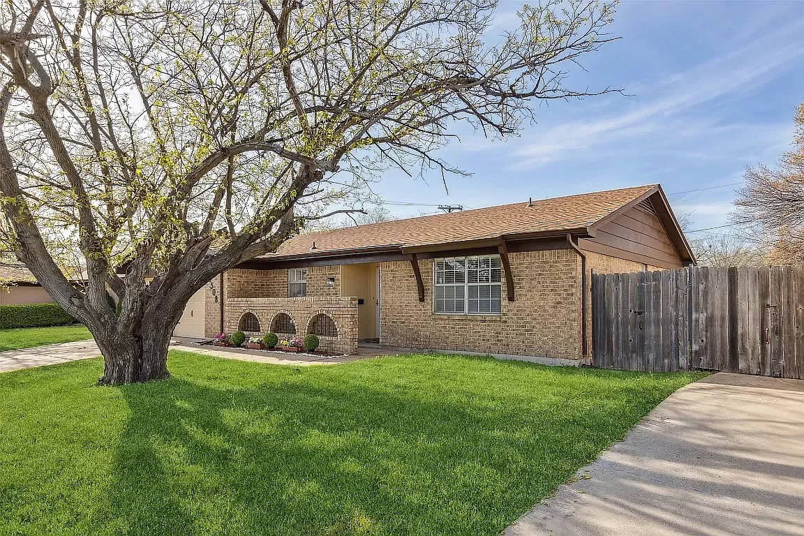 3508 Madrid Dr — Photo 2