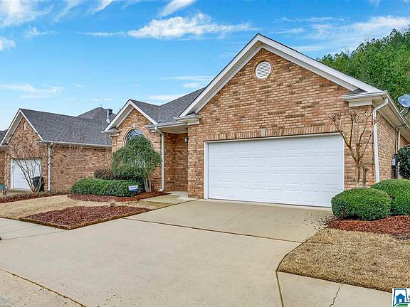 3rd image of 1159 Castlemaine Dr